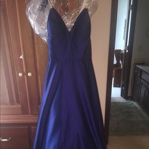 Blue floor length v-neck prom dress